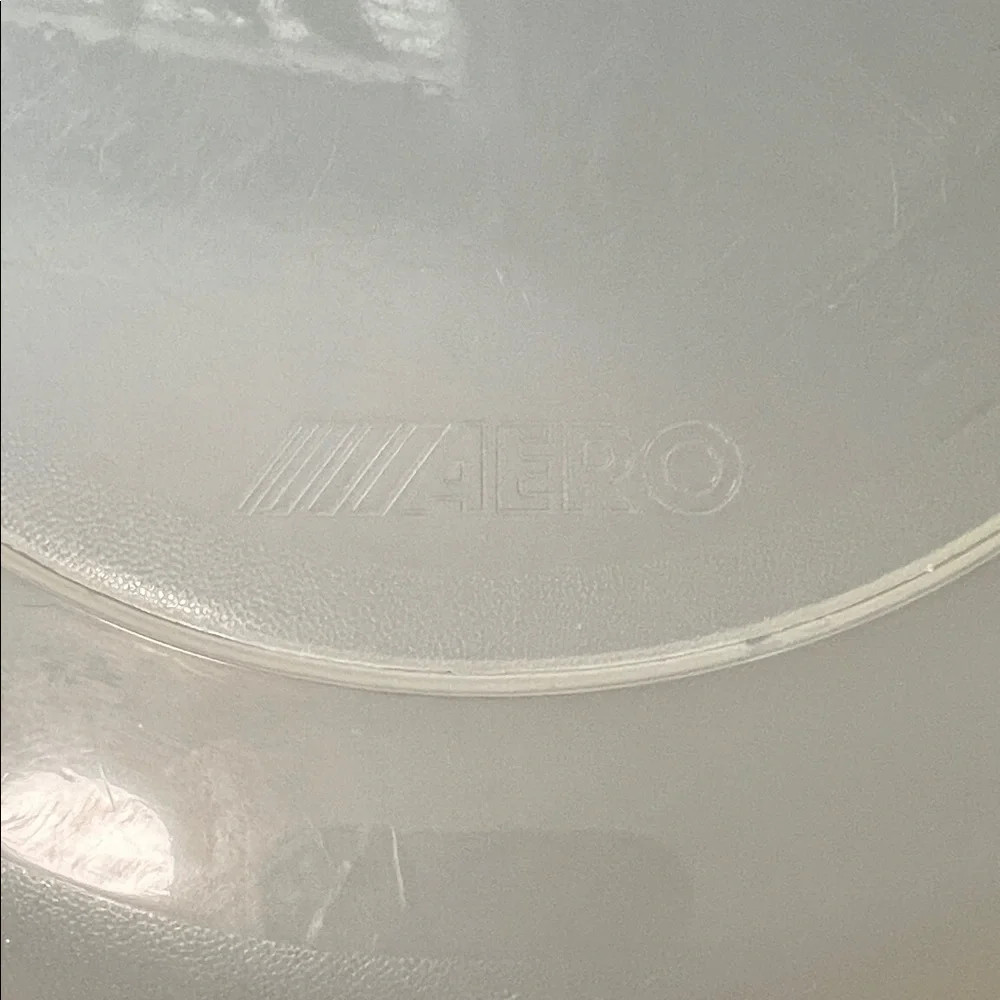 Translucent Cake Carrier - Picture 2 of 7